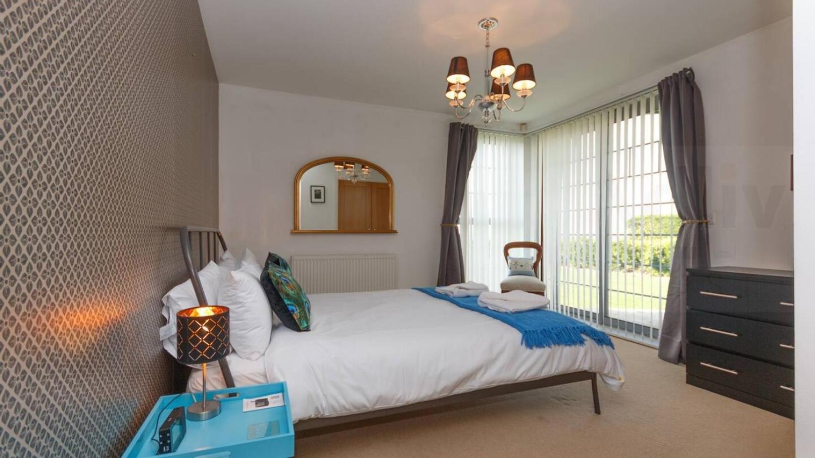 2 Bed Seapoint Escape By Adliv