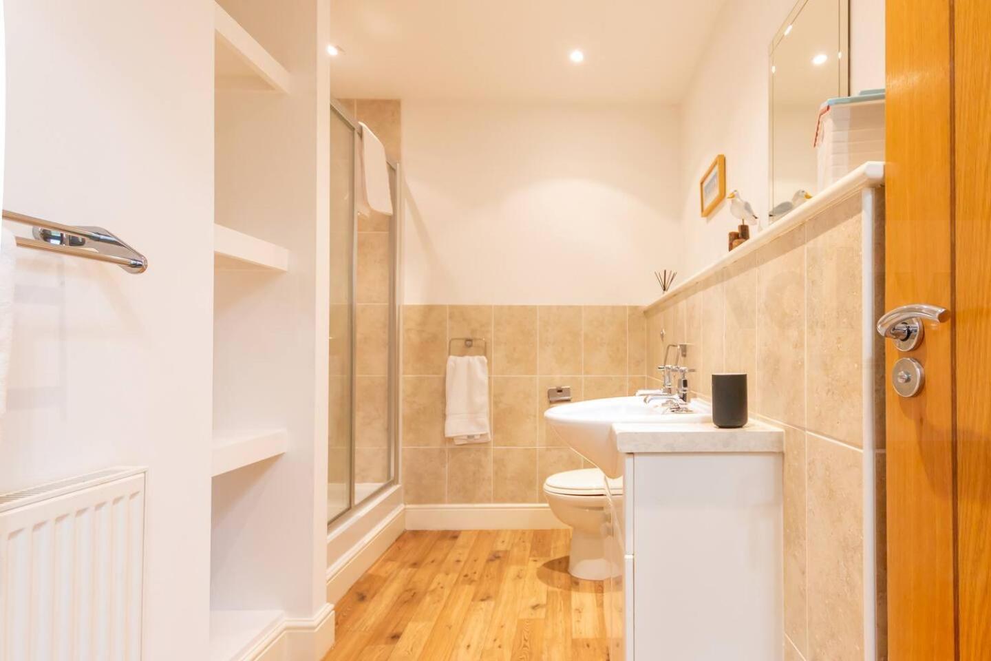 Apartment 2 Bed Seapoint Escape By Adliv