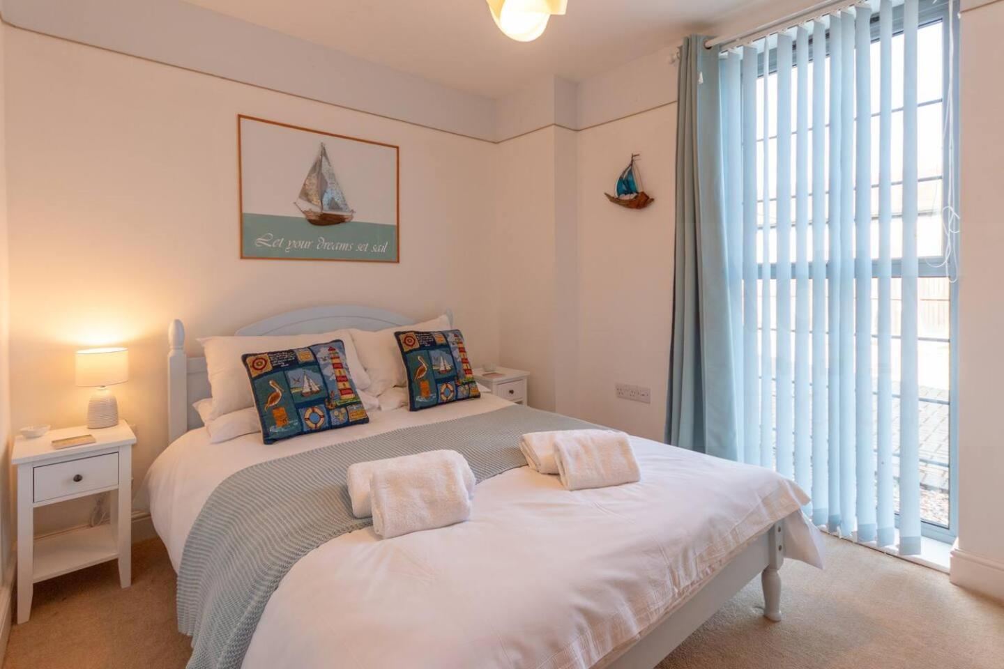 Apartment 2 Bed Seapoint Escape By Adliv