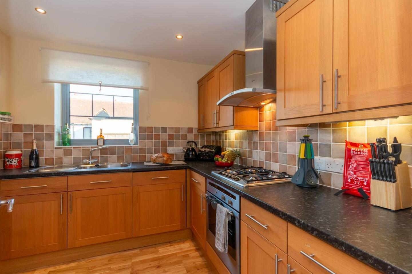 2 Bed Seapoint Escape By Adliv *