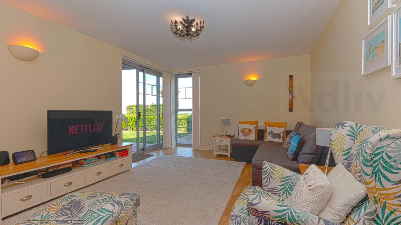 Apartment 2 Bed Seapoint Escape By Adliv